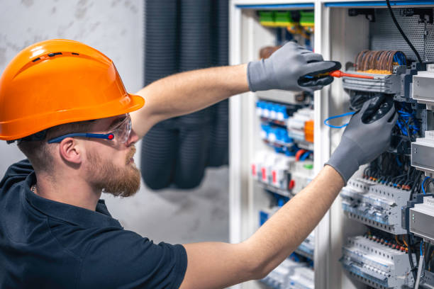 Best Circuit Breaker Repair  in Clyde Hill, WA